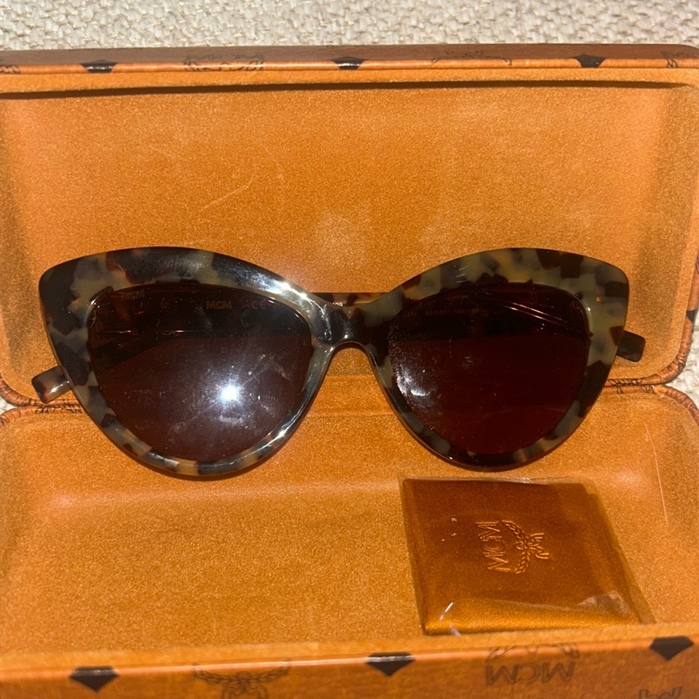 BRAND NEW MCM SUNGLASSES